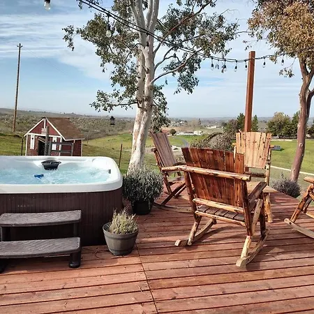 Vineyard & Valley View Cottage-Hot Tub, Wine Fridg